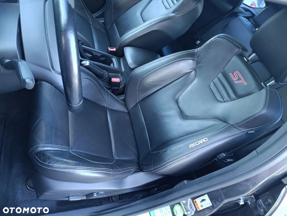 Ford Focus 2.0 EcoBoost ST - 24