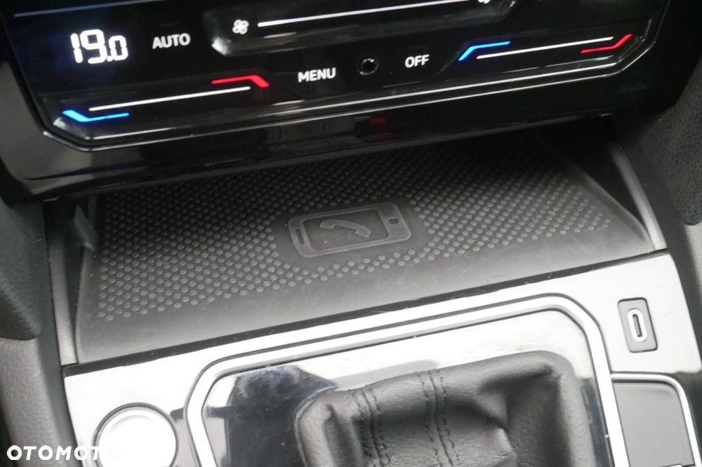 Volkswagen Passat Variant 2.0 TSI Business DSG - 22