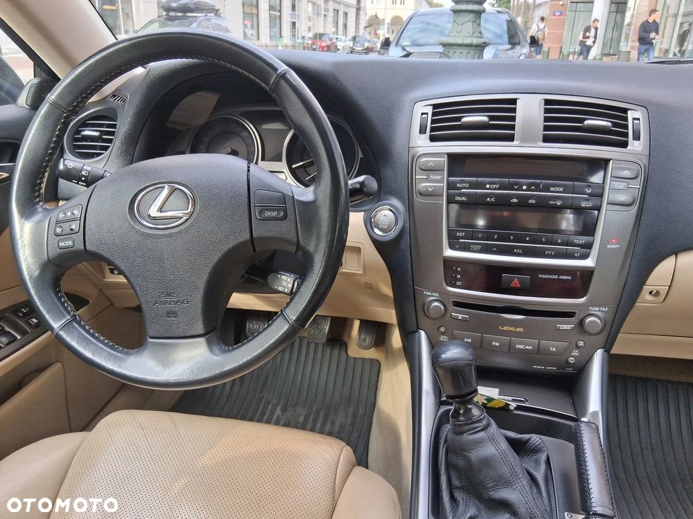 Lexus IS 220 D Prestige - 12