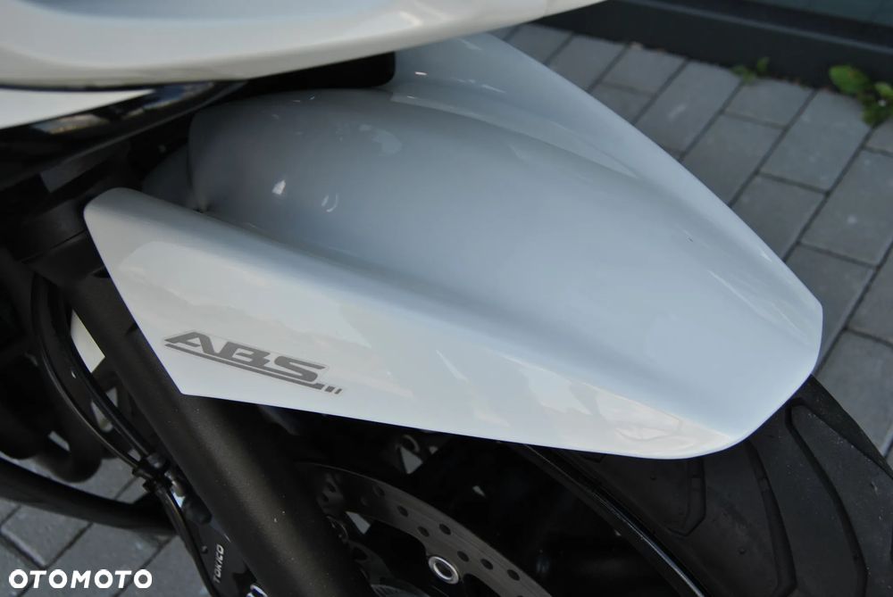 Suzuki GSX - 16