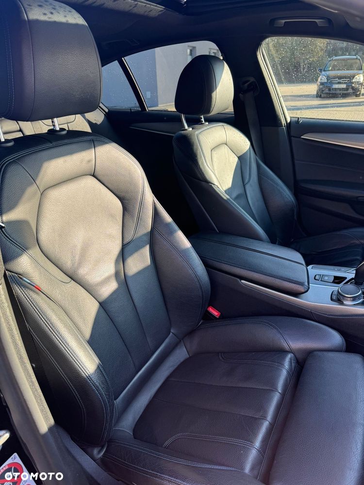 BMW Seria 5 520d M Sport - 9