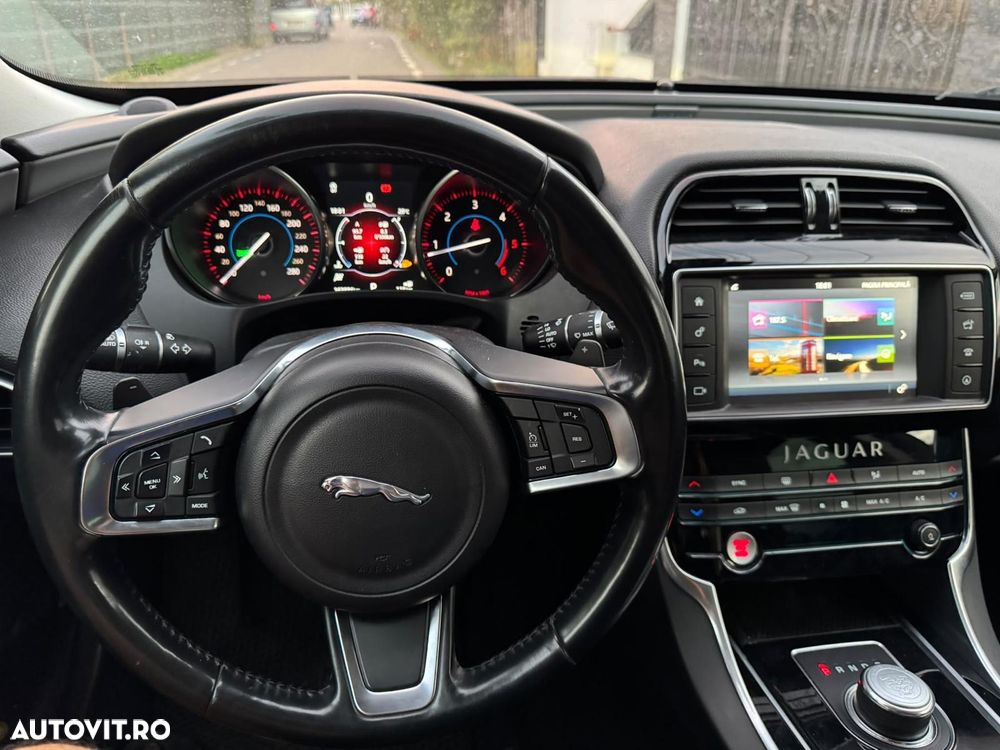 Jaguar XE - 7
