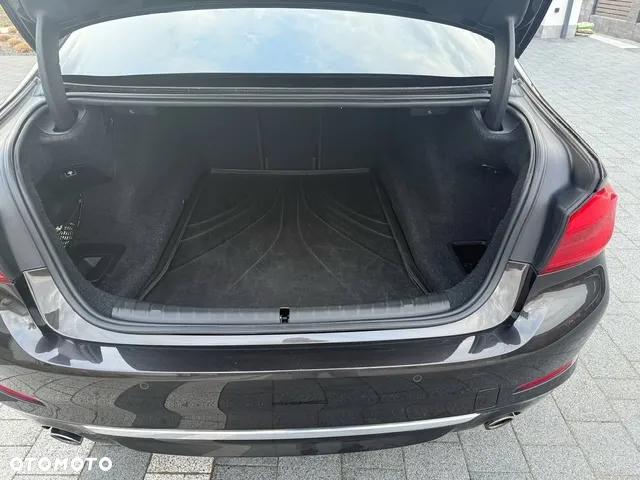 BMW Seria 5 530d xDrive Luxury Line - 7