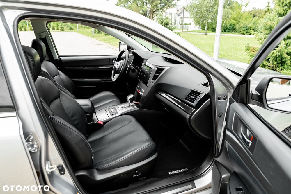 Subaru Legacy 2.5i GT - 25