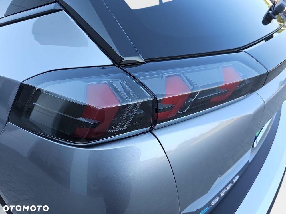 Peugeot 2008 50kWh Allure - 11