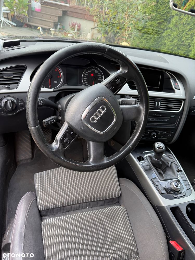 Audi A4 Limousine - 5