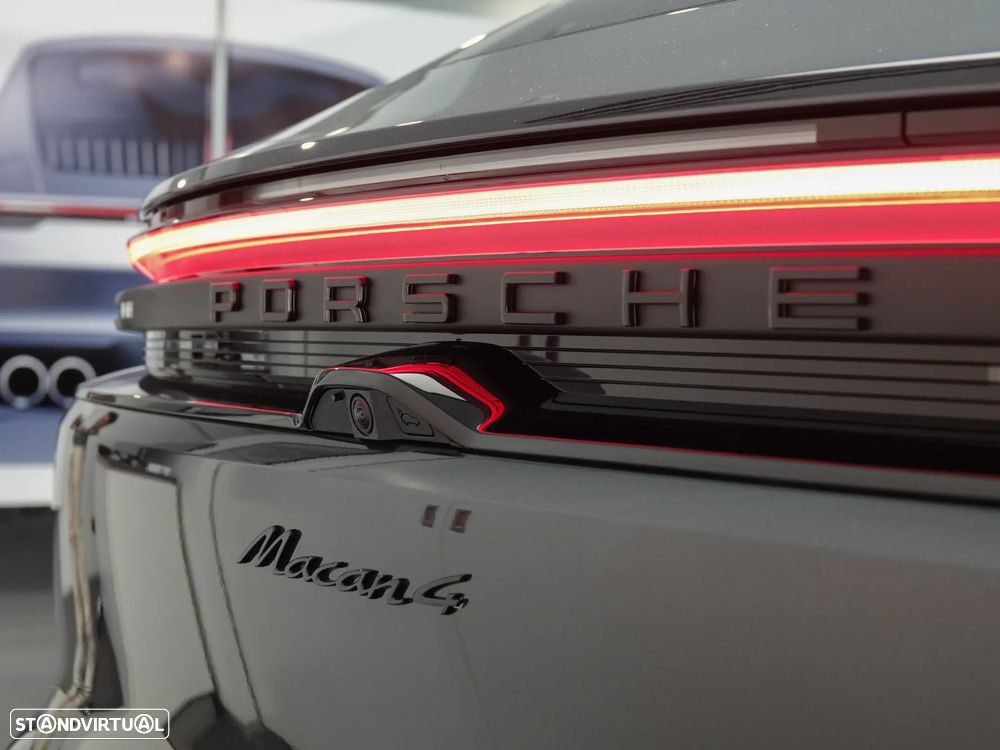 Porsche Macan Electric 4 - 5