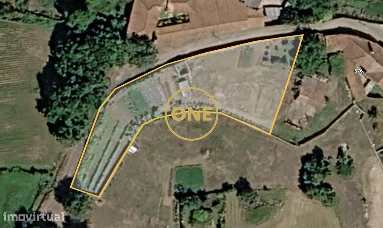 Terreno Urbano com 1.490 m2 em Vilar de Figos