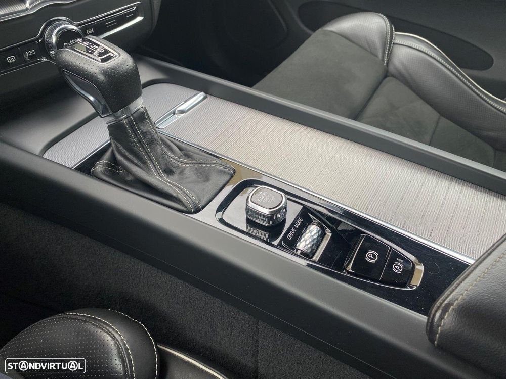 Volvo XC 60 2.0 D4 R-Design Geartronic - 30