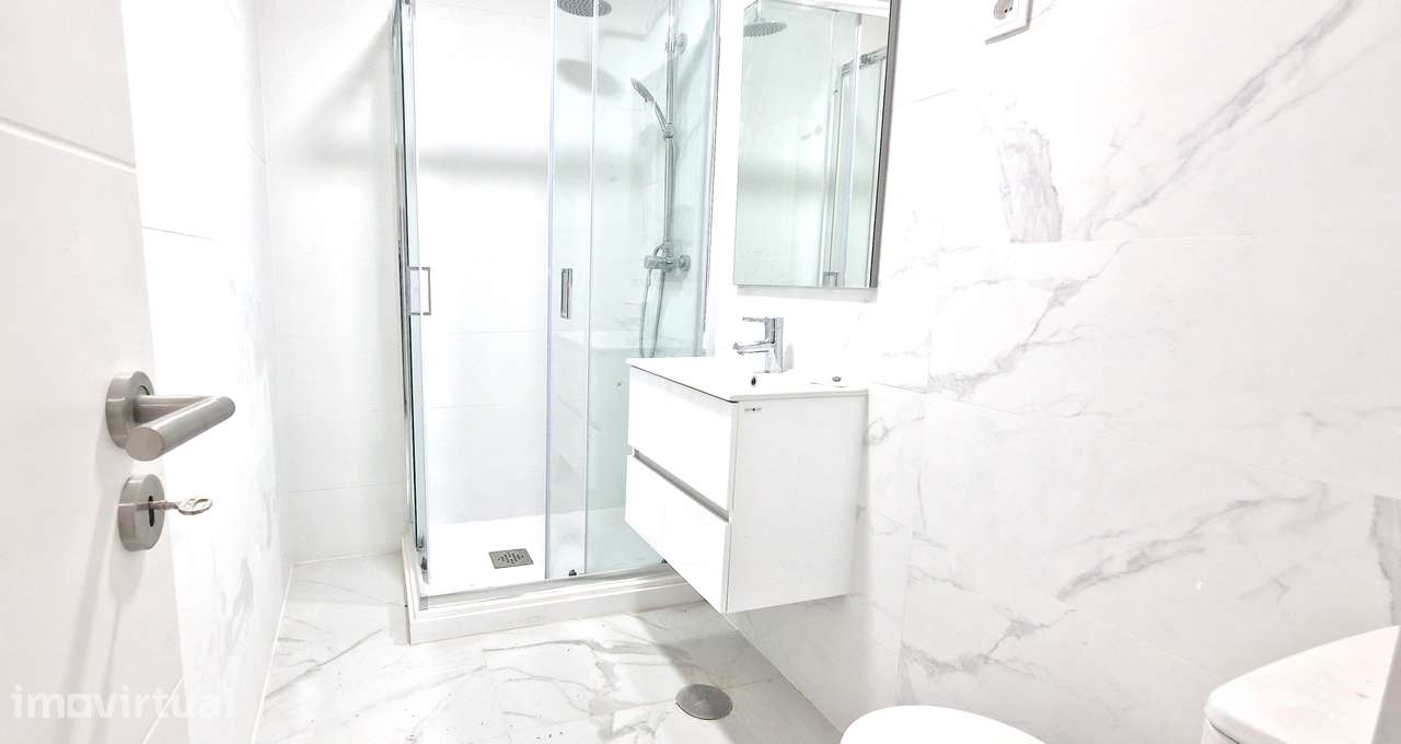 Charmoso T2 Renovado com Terraço O Refúgio Familiar Perfeito com Elegâ - Grande imagem: 4/8