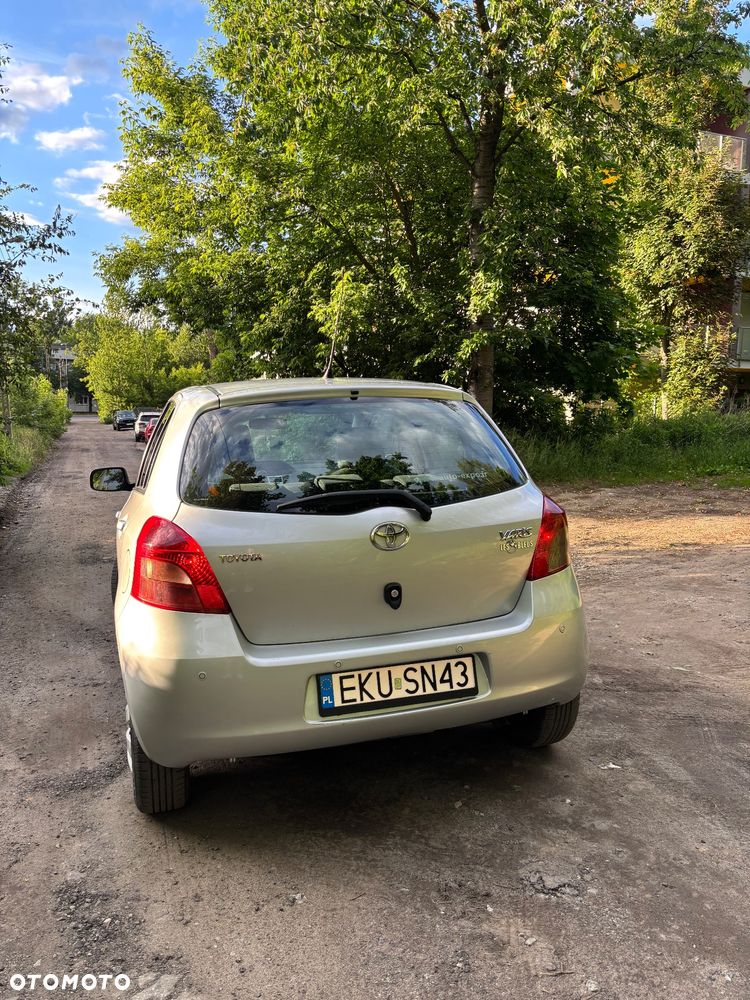 Toyota Yaris - 4