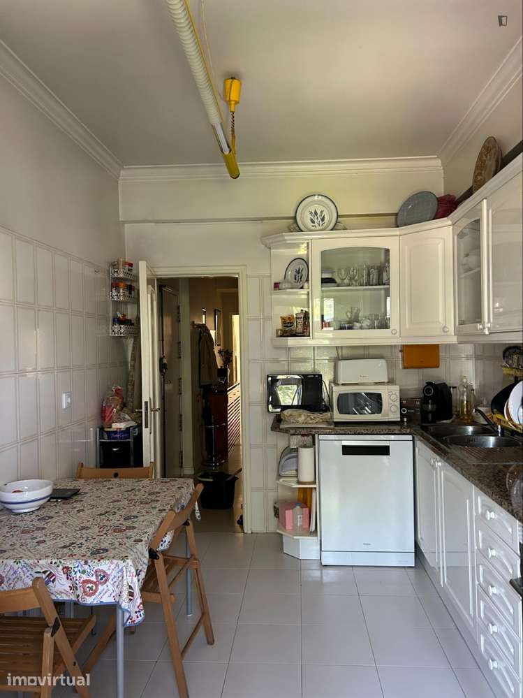Quarto - localizado em Algés Lisbon - Grande imagem: 3/6