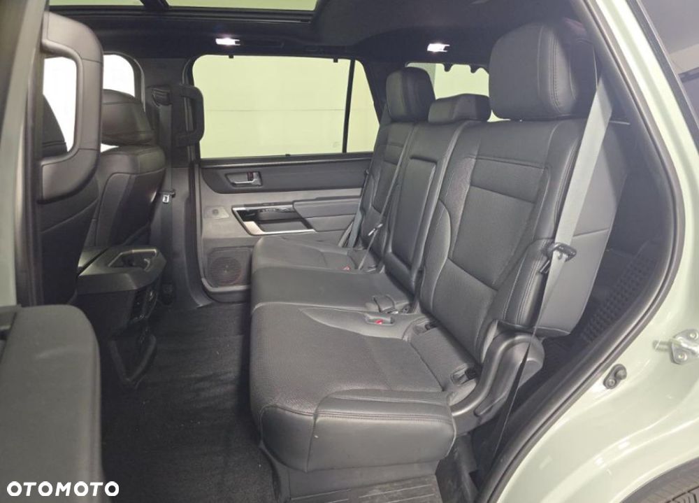 Toyota Sequoia - 16