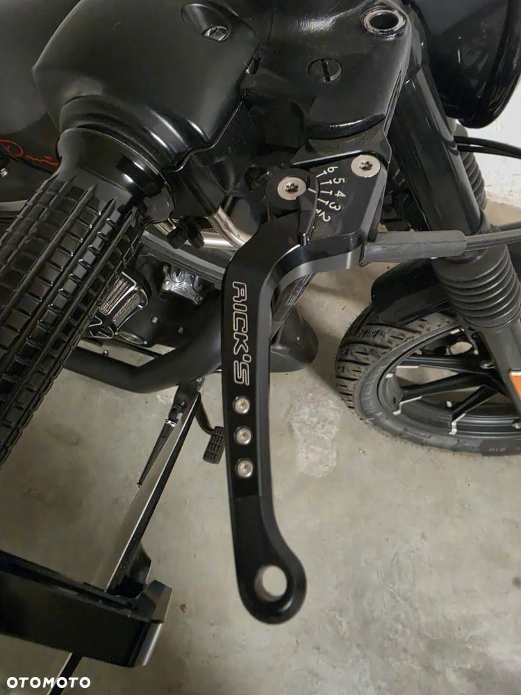 Harley-Davidson Sportster Iron 883 - 12