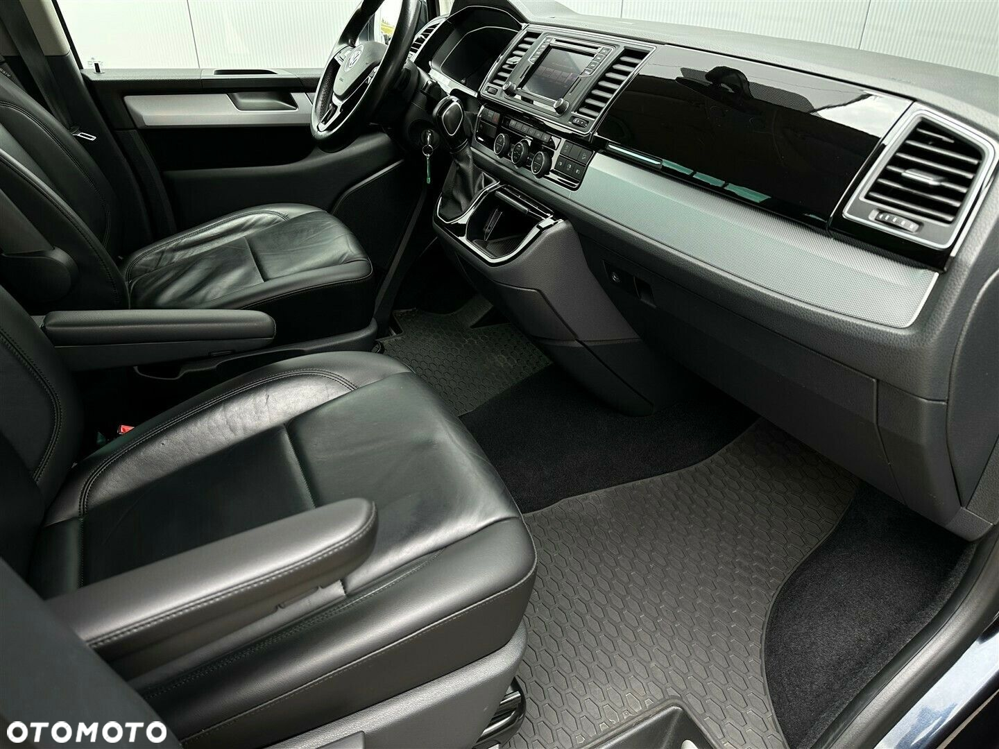 Volkswagen Caravelle - 6