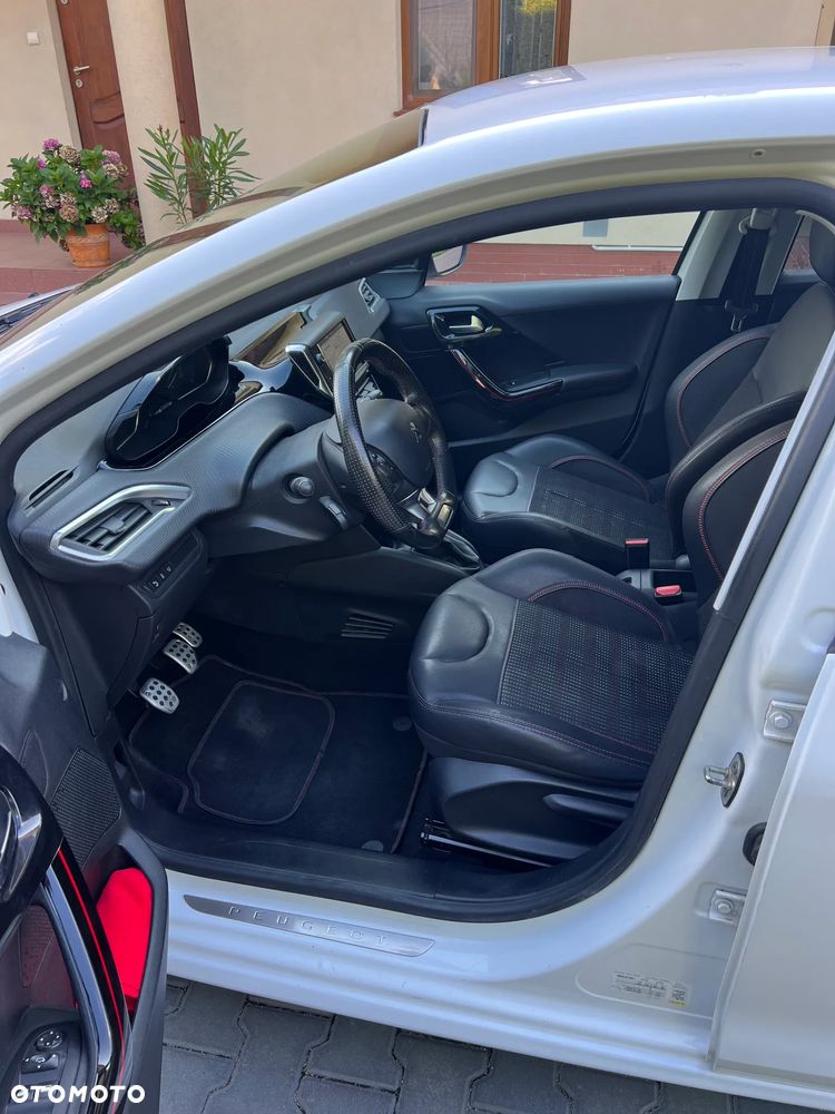 Peugeot 208 - 9