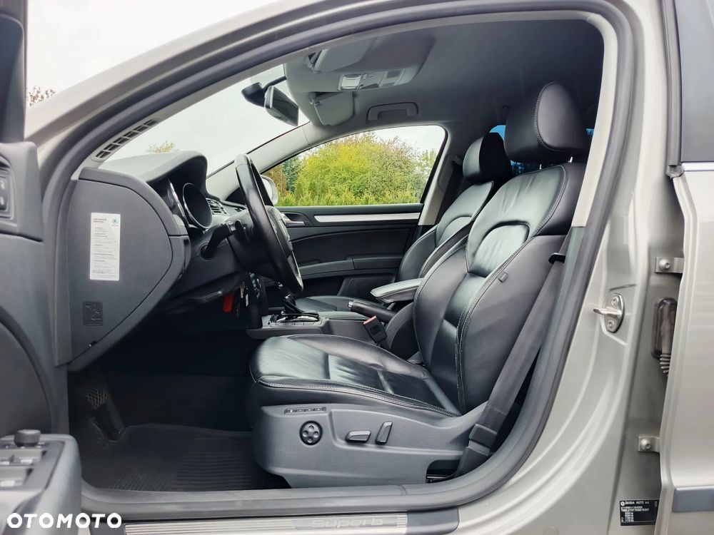 Skoda Superb 2.0 TDI 4x4 DSG Elegance - 25