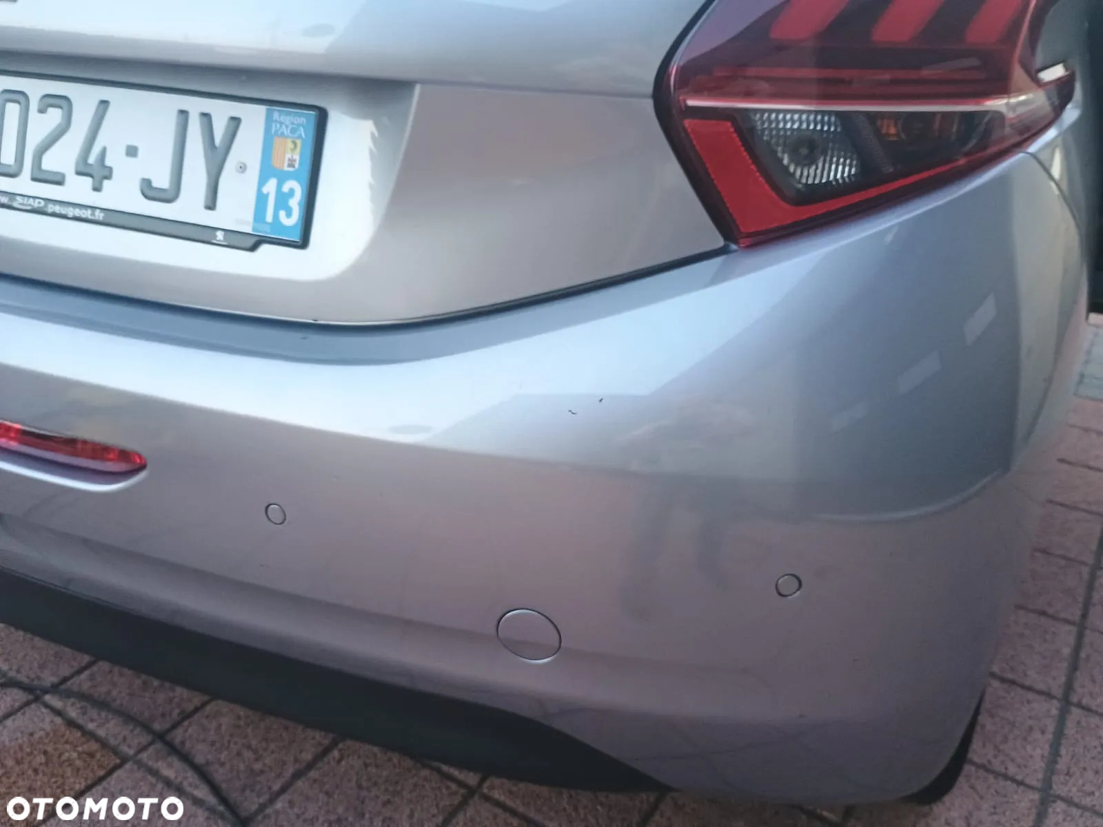 Peugeot 208 - 16