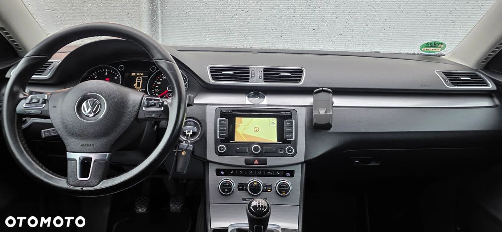 Volkswagen Passat 2.0 TDI Comfortline - 11