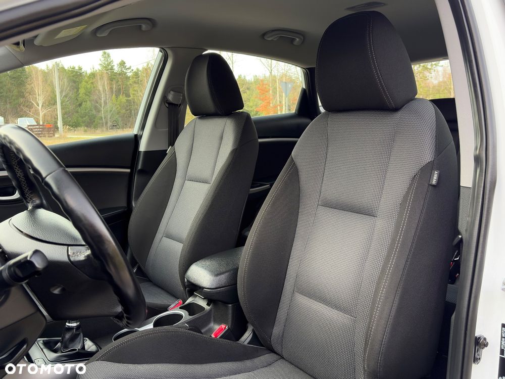 Hyundai i30 blue 1.4 Style - 25