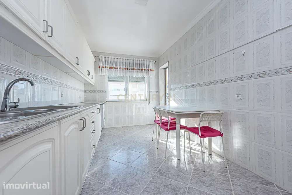 Apartamento T3 com marquise e varanda em Setúbal - Grande imagem: 2/28