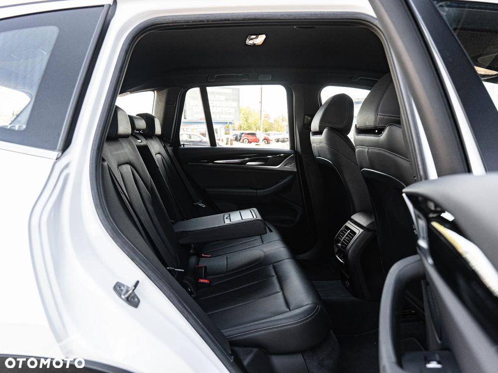 BMW X3 xDrive20i mHEV - 25