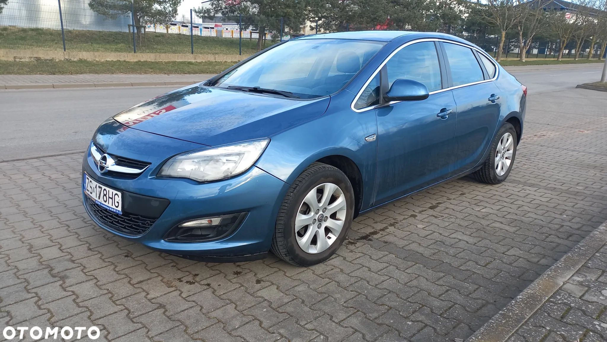 Opel Astra IV 1.4 T Business - 1