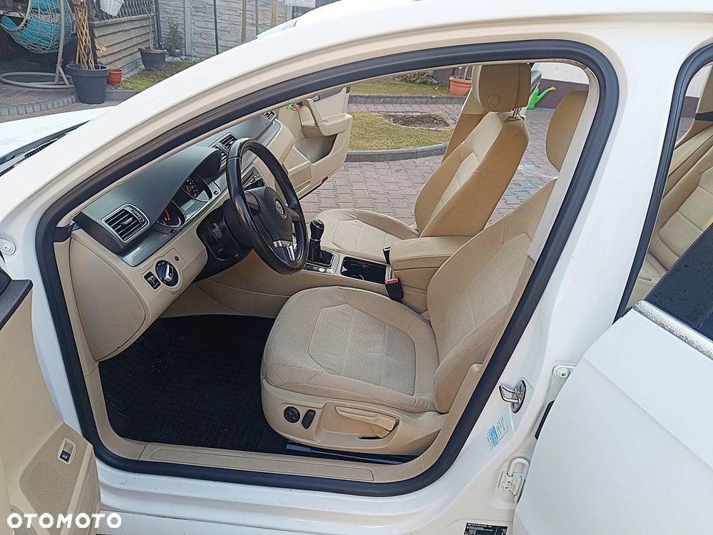 Volkswagen Passat 2.0 TDI Highline - 16