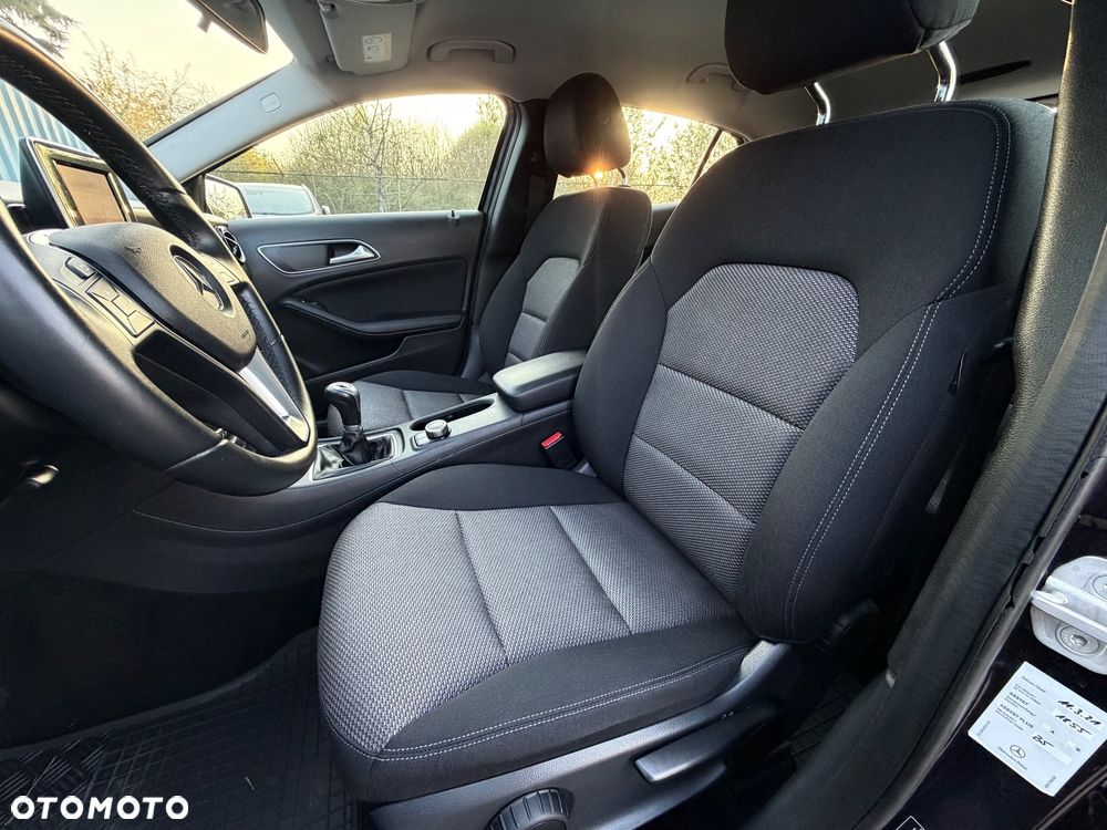 Mercedes-Benz GLA 180 Urban - 33