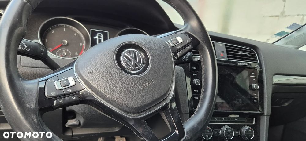 Volkswagen Golf - 31