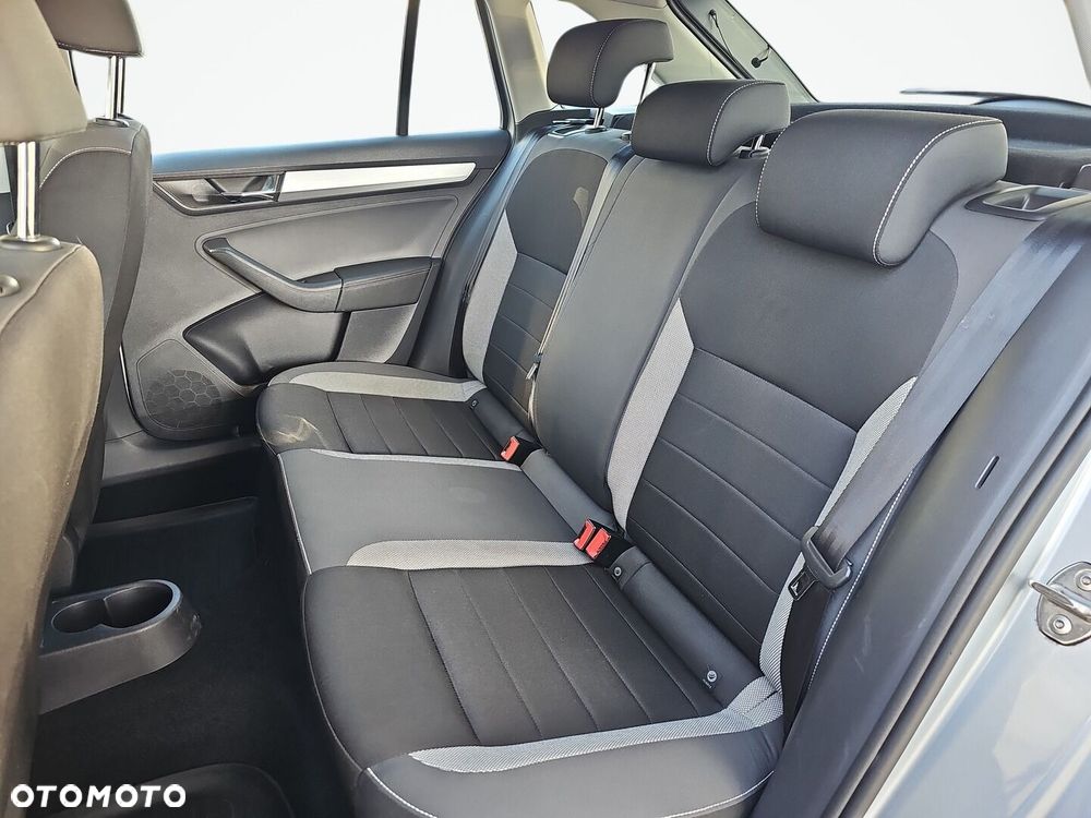 Skoda RAPID Spb 1.0 TSI Ambition - 27