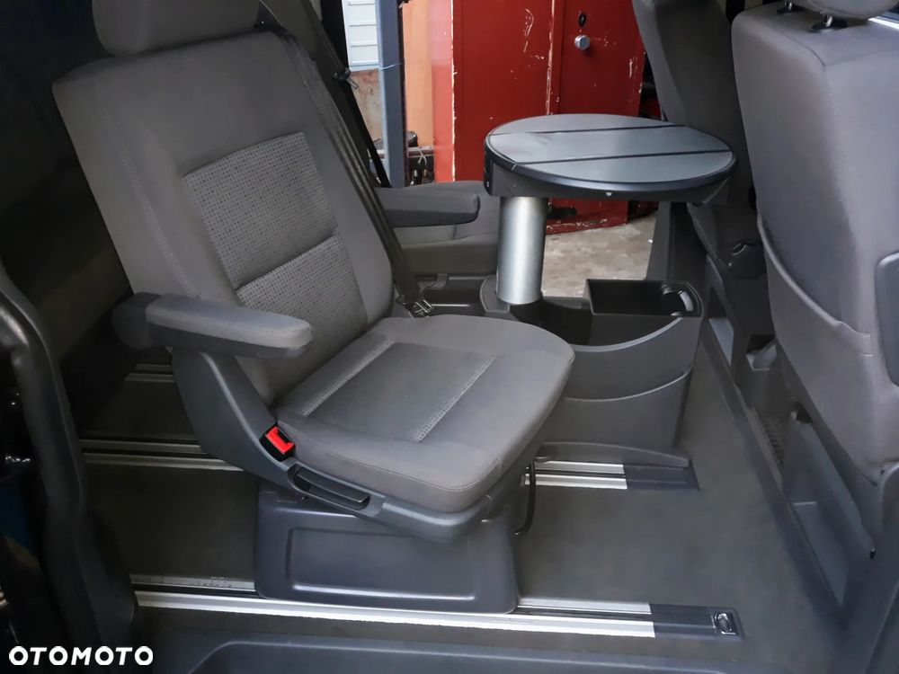 Volkswagen Multivan - 12