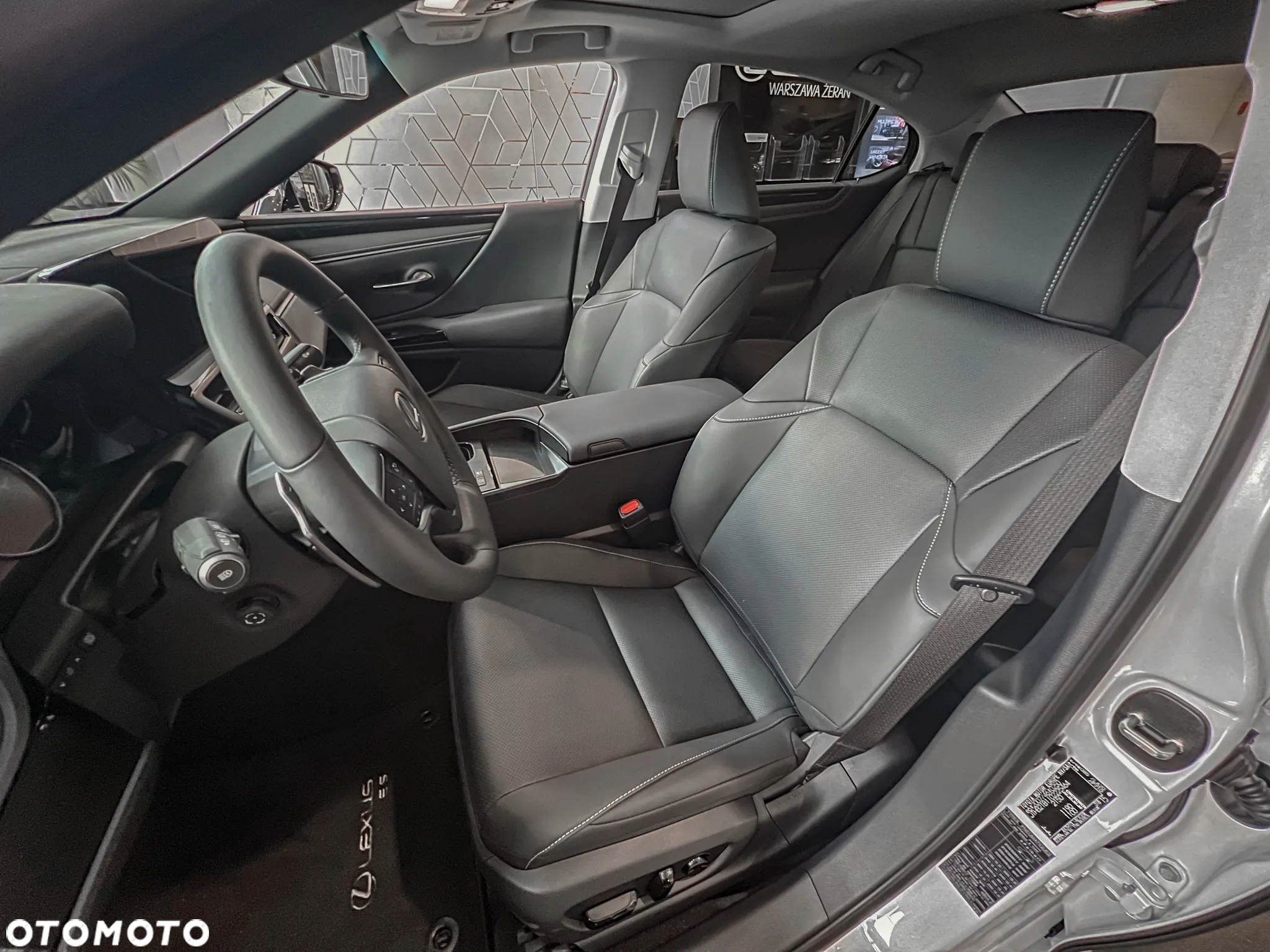 Lexus ES 300h Business Edition - 12