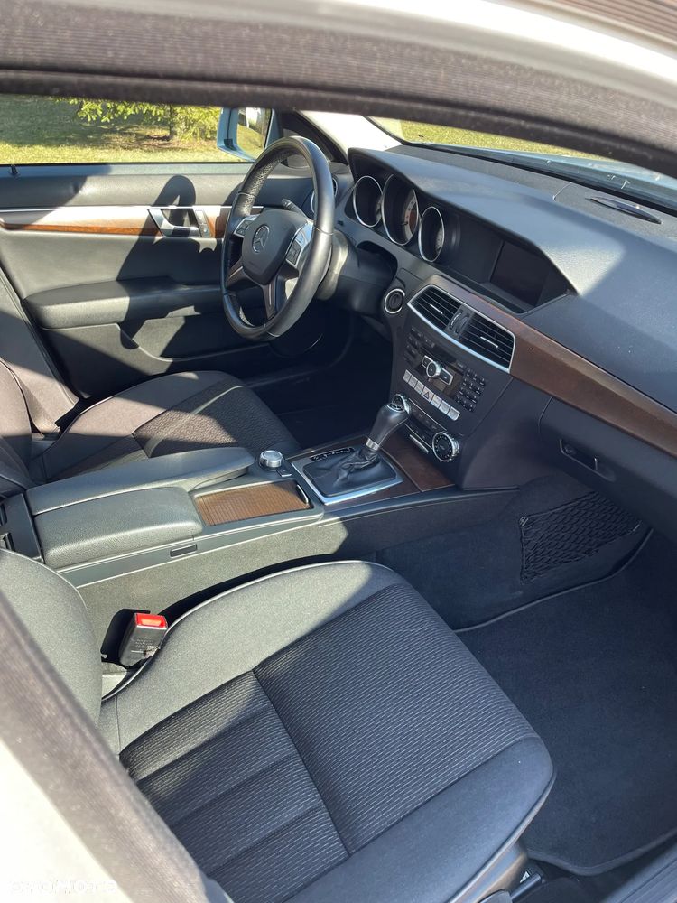 Mercedes-Benz Klasa C 180 CGI Automatik BlueEFFICIENCY Elegance - 10