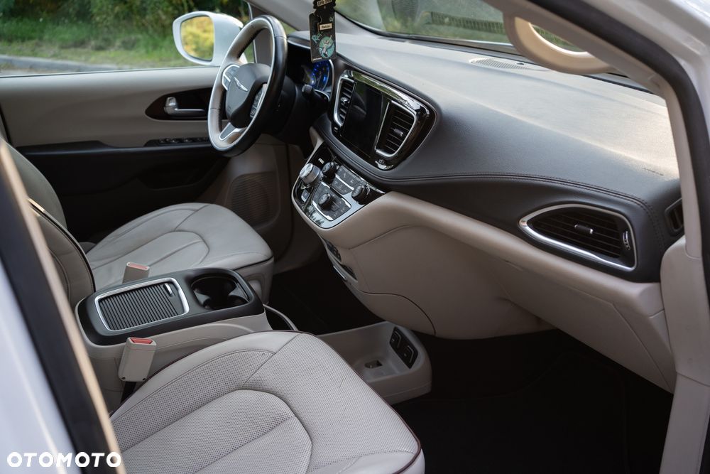 Chrysler Pacifica - 11