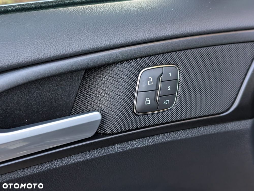 Ford Fusion - 32