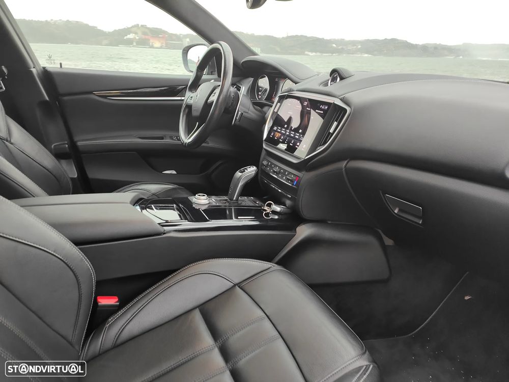 Maserati Ghibli Hybrid GranSport - 13