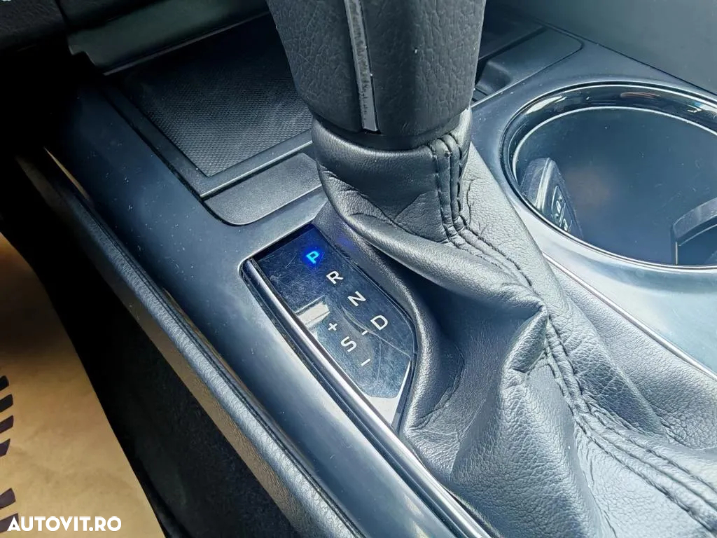 Toyota Camry 2.5 Hybrid Business - 19