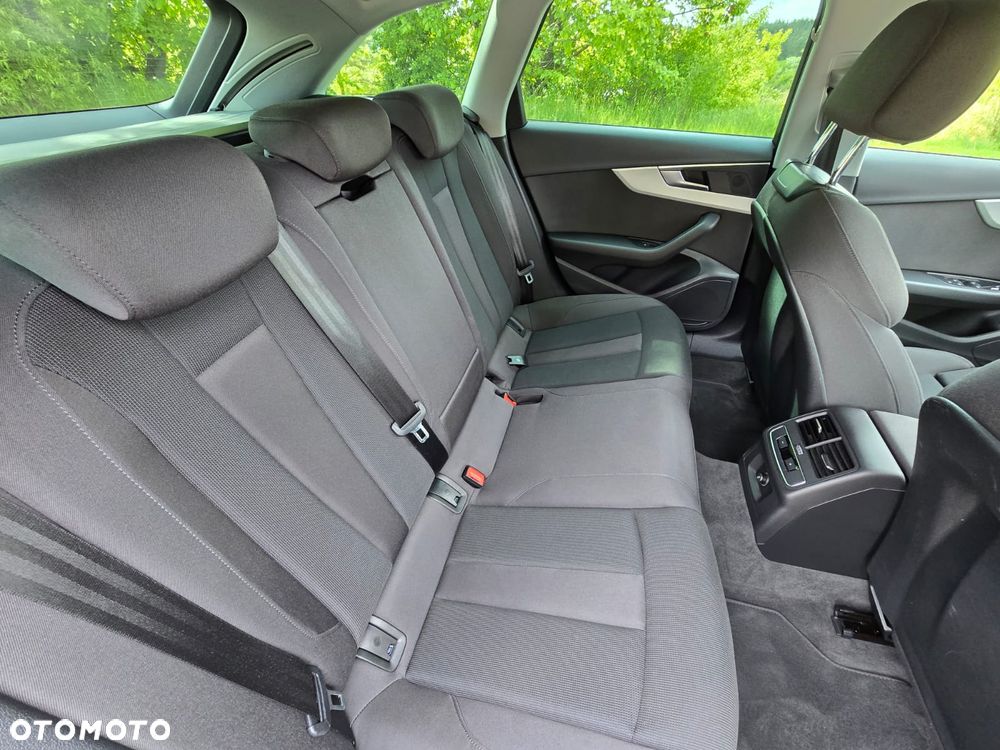 Audi A4 Avant 40 TFSI S tronic - 19