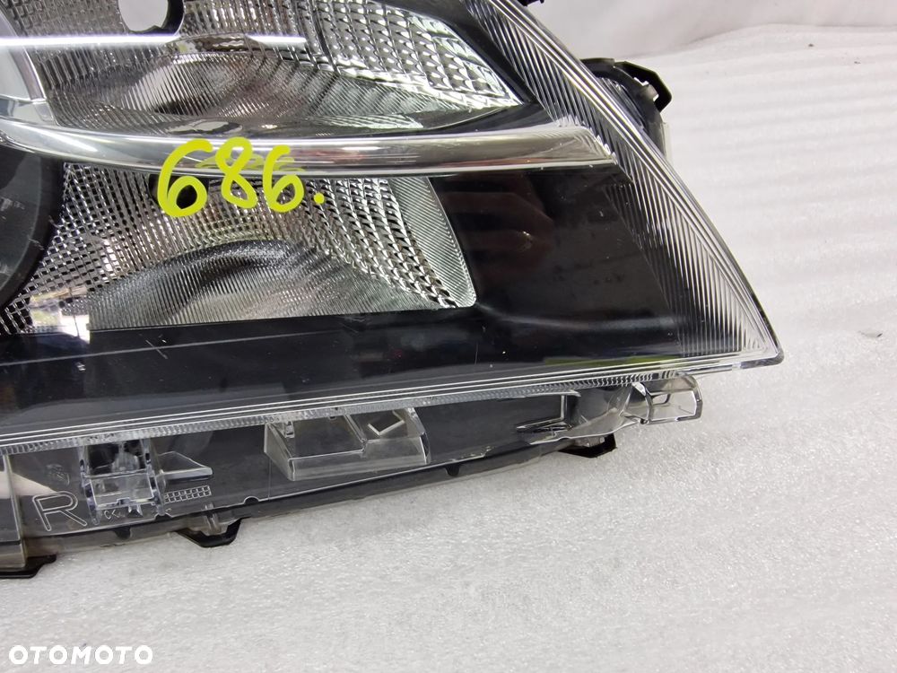TOYOTA YARIS III 3 LIFT 14- PRAWA LAMPA PRZEDNIA PRZÓD SOCZEWKA , NR AUKCJI LA686 - 4