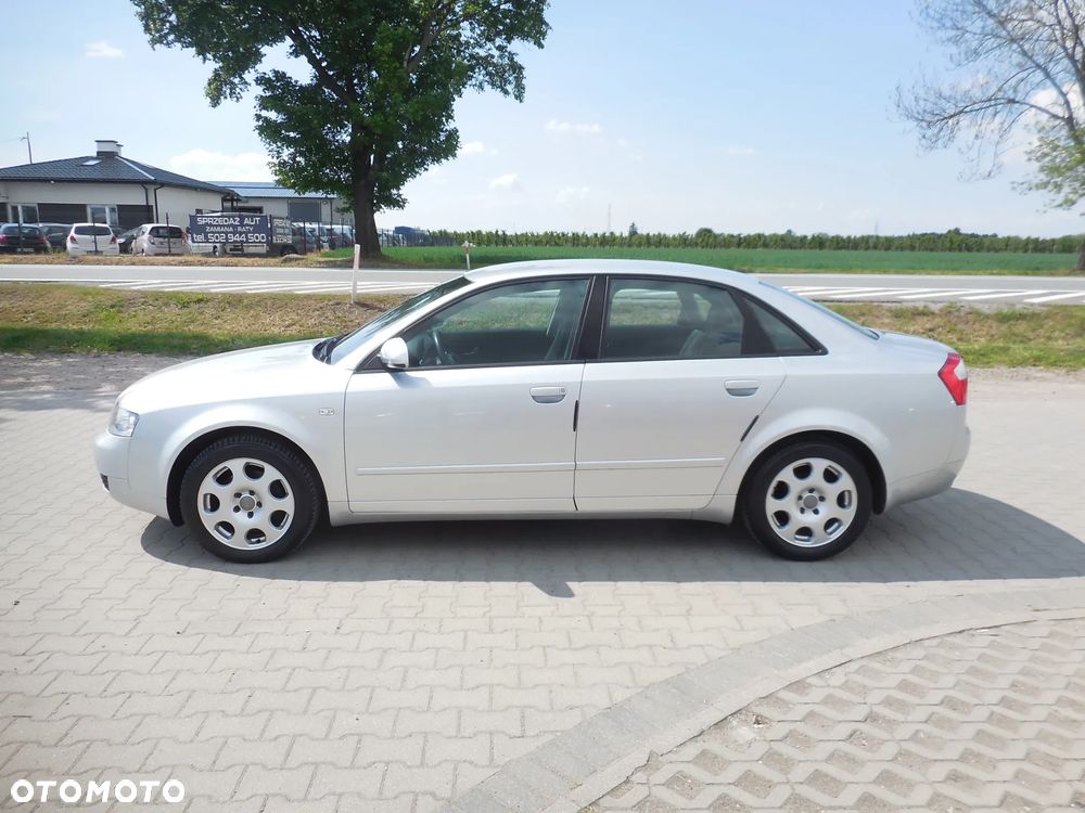Audi A4 Limousine - 4