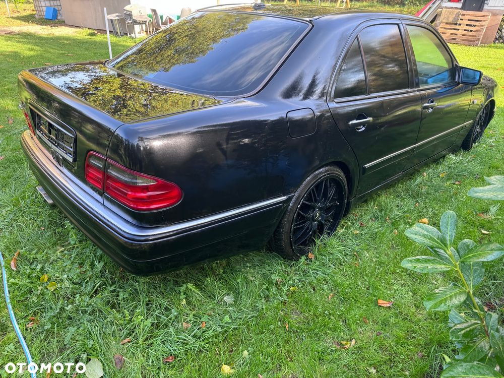 Mercedes-Benz Klasa E 55 AMG - 9