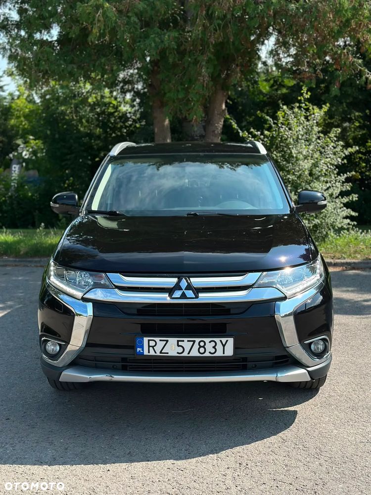 Mitsubishi Outlander 2.2 DID Instyle Navi 4WD - 2