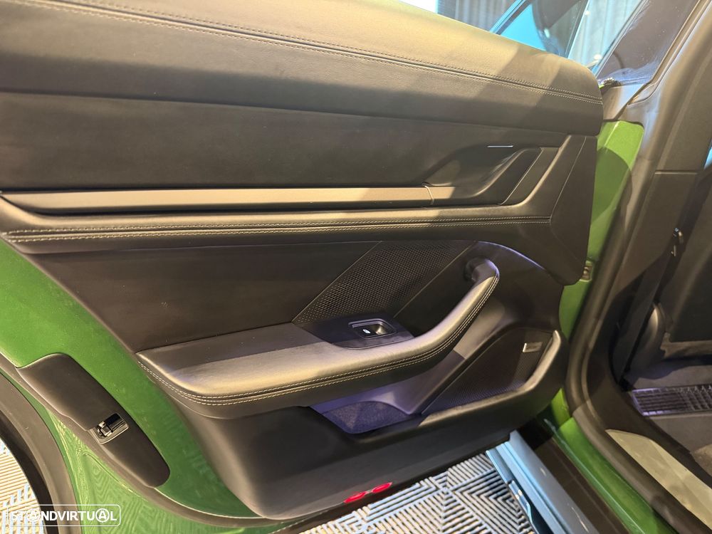 Porsche Taycan Cross Turismo 4S - 32