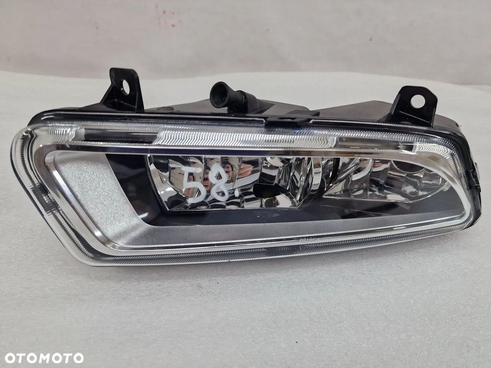 VW POLO V 6R0 08- PRAWY HALOGEN NA DWIE ŻARÓWKI , BARDZO ŁADNY , NR AUKCJI LPP58 - 1