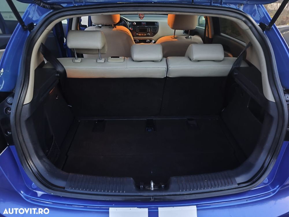 Kia Rio 1.4 CRDI Fifa World Cup Edition - 8