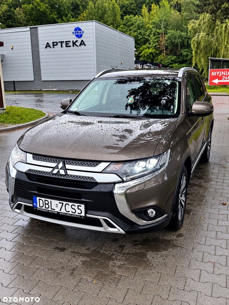 Mitsubishi Outlander - 2