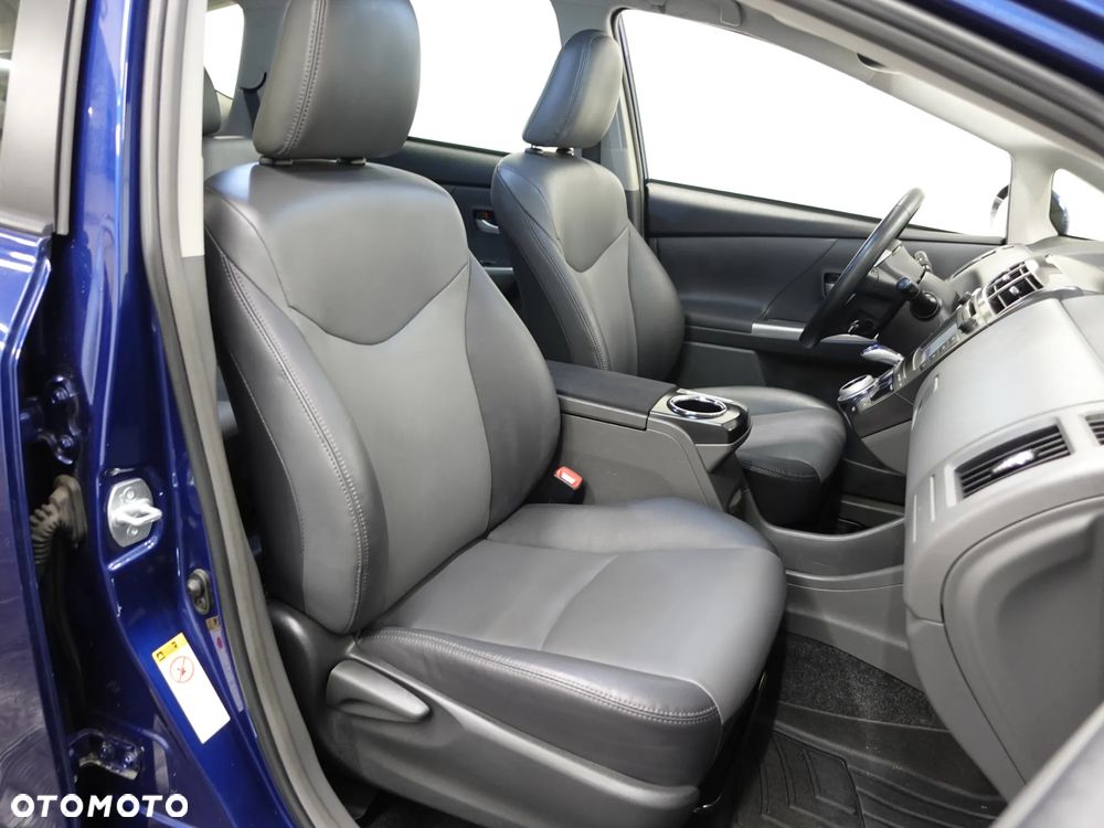 Toyota Prius (Hybrid) - 25