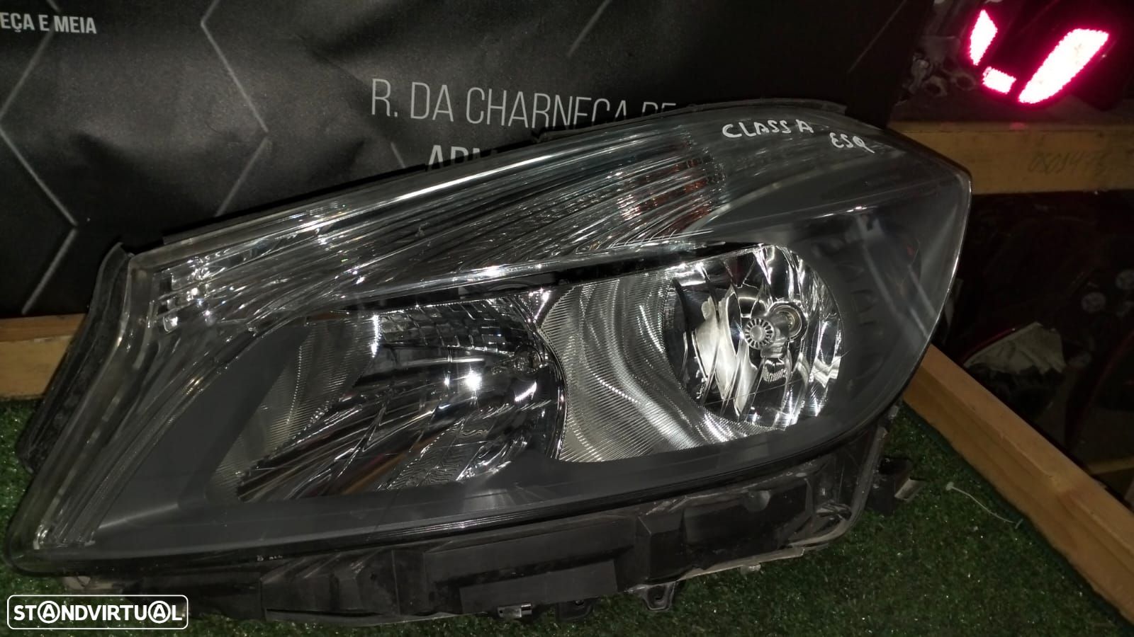 Farol frente esquerdo Mercedes Class A de 2015 - 1
