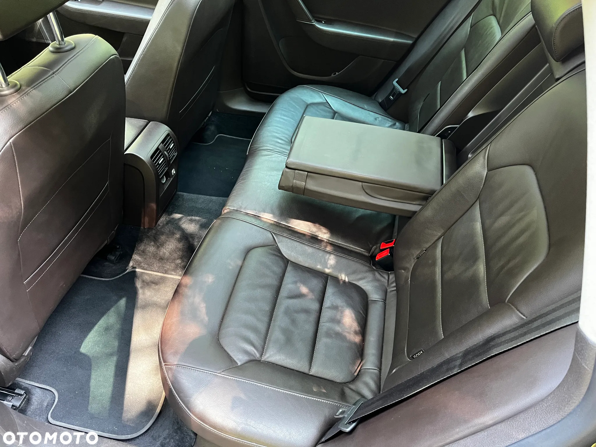 Volkswagen Passat Variant 1.6 TDI BlueMotion Technology Highline - 16